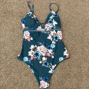 NWT Cupshe One-Piece Swimsuit, size Medium